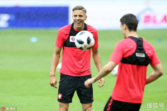 美巡资格考试次轮向珂瑞并列领先，袁也淳许安迪T79